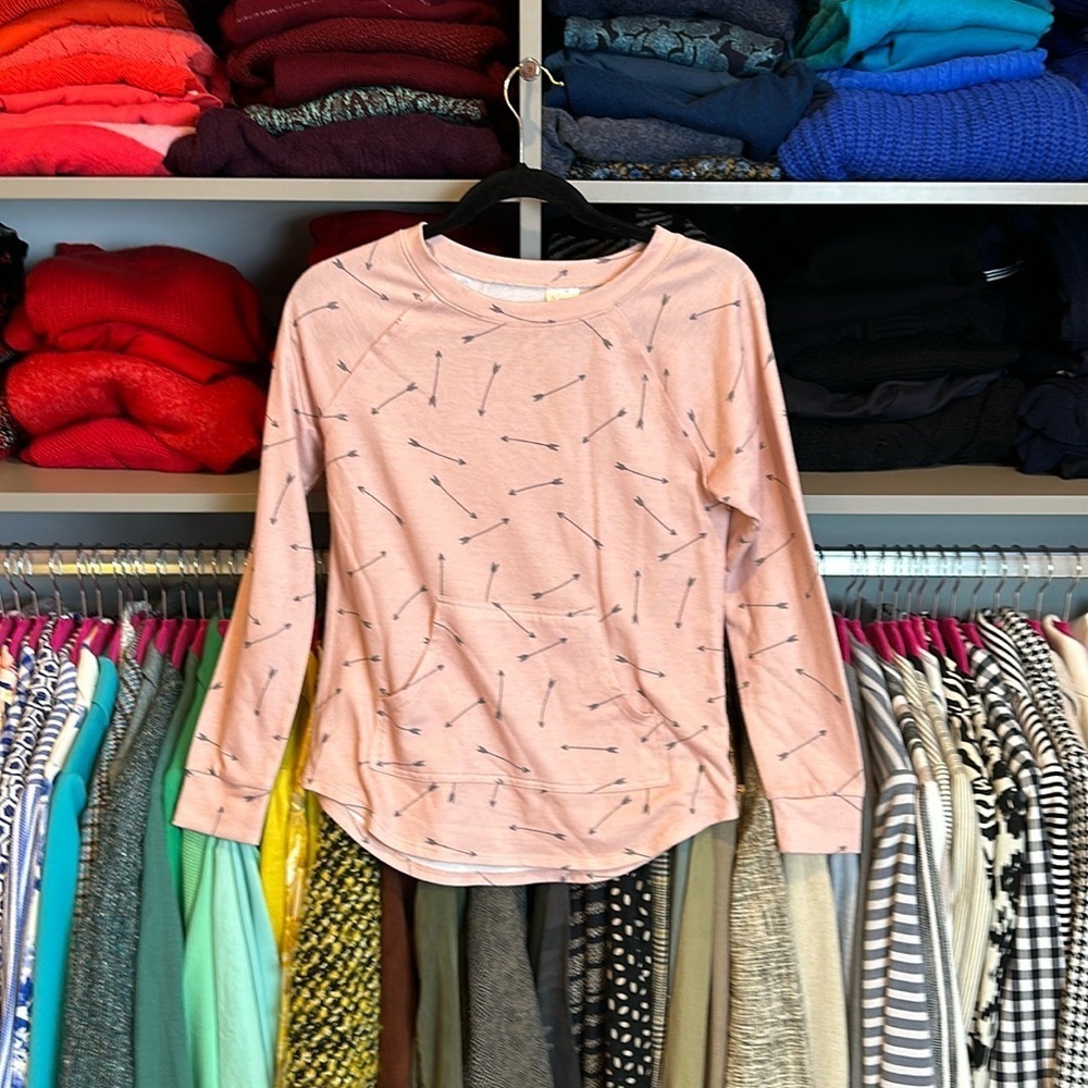 No Boundaries pink with gray arrows long sleeve crew neck t shirt size XS
